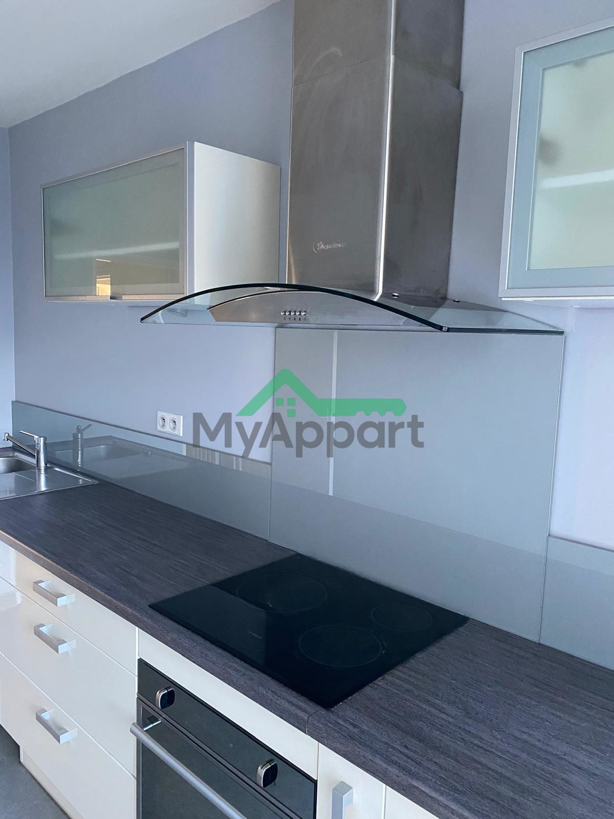 Location T3/T4 + box fermé – Centre-ville de Pau – Vue sur les Pyrénées